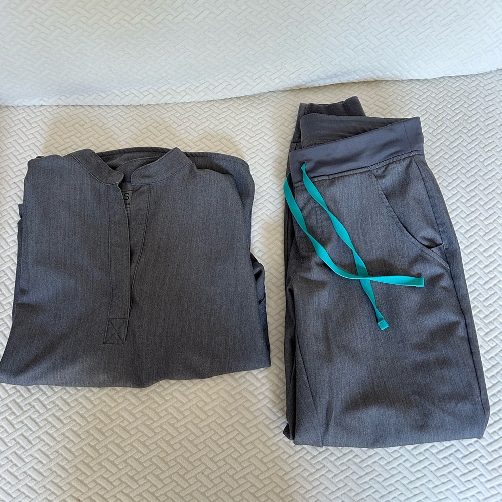 Figs Graphite Scrub Set